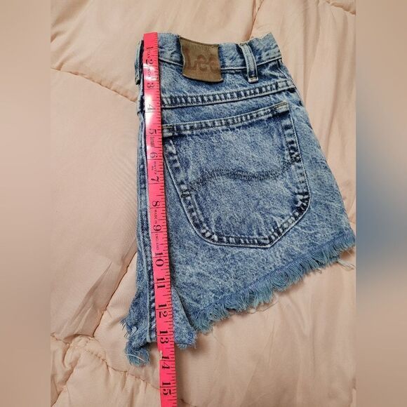 Vintage Acid Wash High Rise Cutoff - Picture 6 of 6